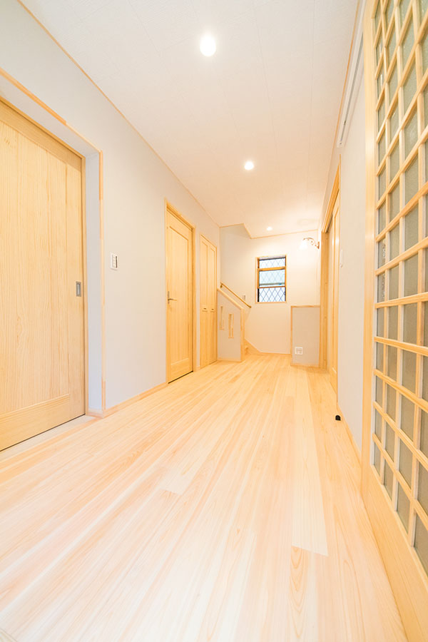 2015年9月完成｜大阪府摂津市｜吹き抜けのあるおしゃれな自然素材住宅